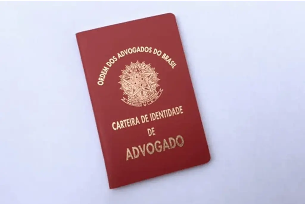 Carteira da Ordem dos Advogados do Brasil sobre fundo branco