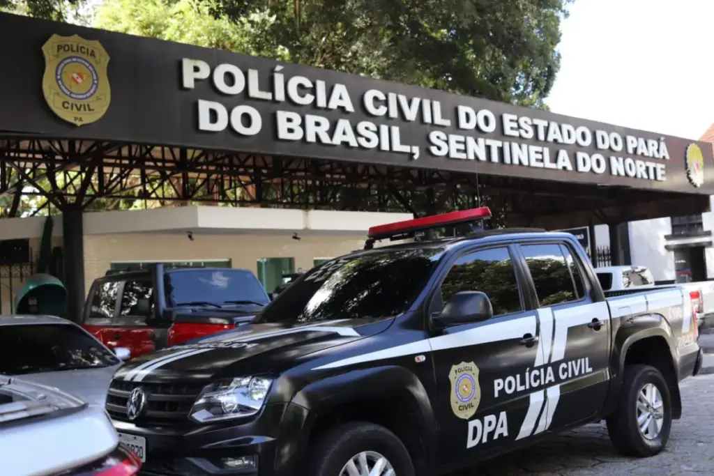 Veículo da PC PA em frente delegacia do estado