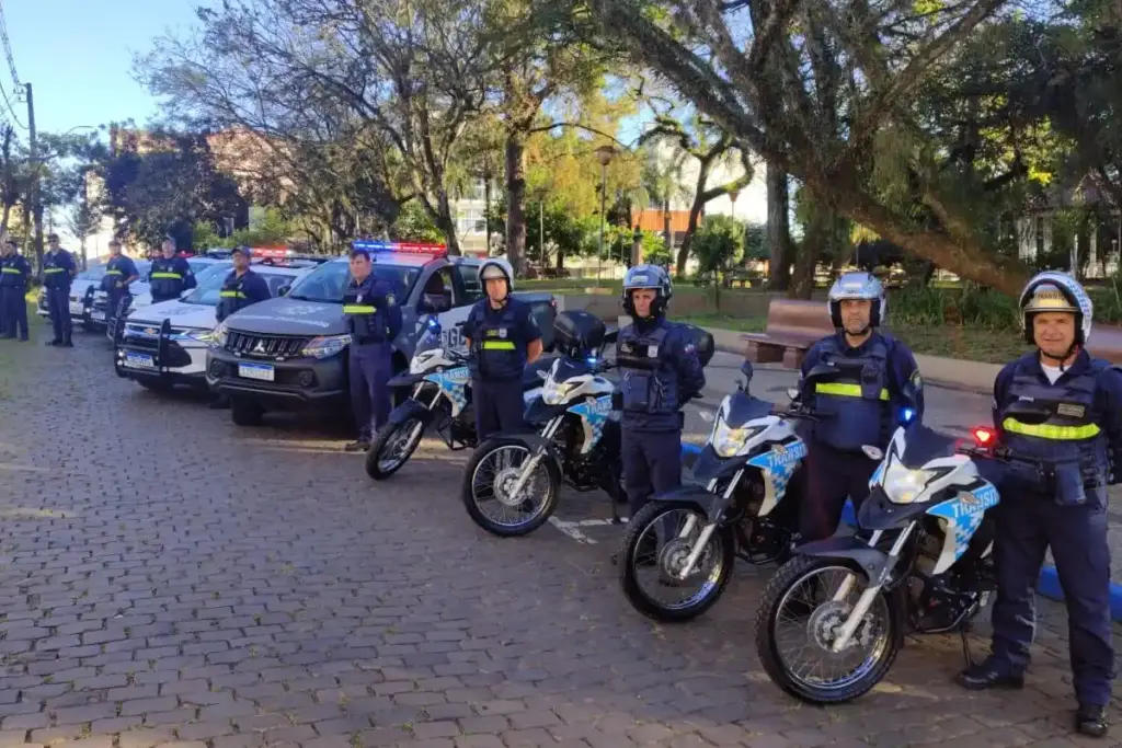 Guardas Civis Municipais e viaturas em Lajeado-RS