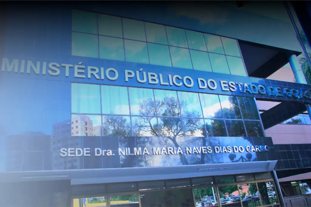 fachada espelhada do prédio do MPGO