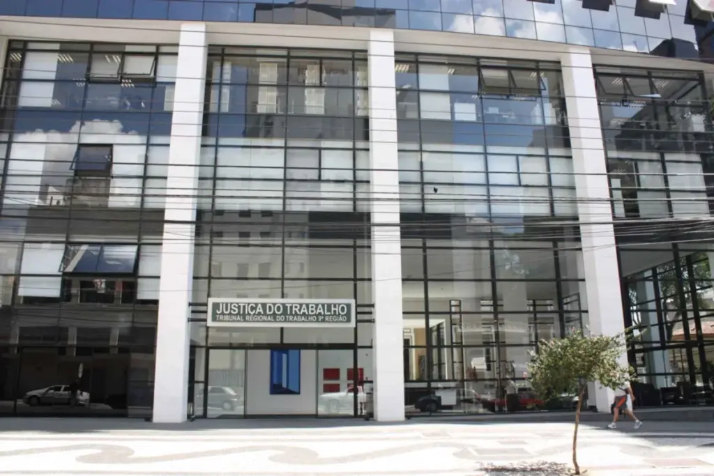 Fachada do Tribunal Regional do Trabalho da 9ª Região (TRT PR)