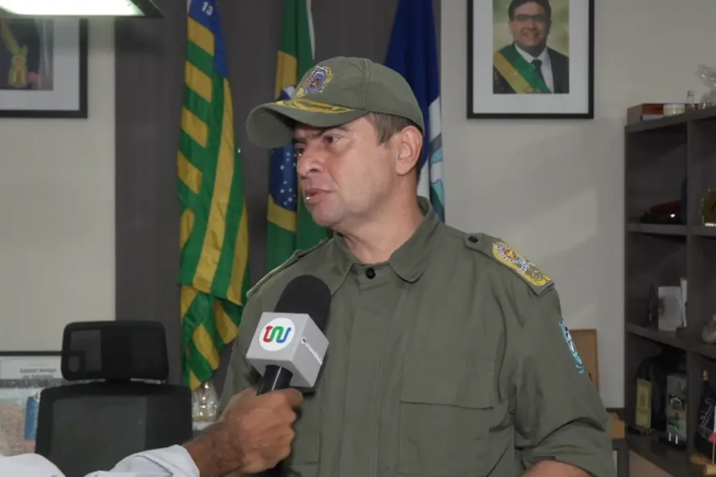 Comandante-geral da corporação, Scheiwann Scheleiden Lopes, durante entrevista.