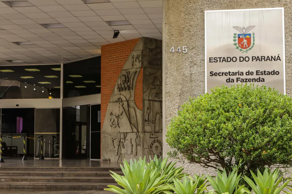 Fachada da SEFA PR