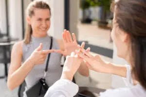 Concursos RJ: capacitação em Libras passa a ser critério de desempate; entenda!