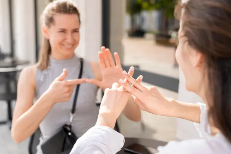 Concursos RJ: capacitação em Libras passa a ser critério de desempate; entenda!