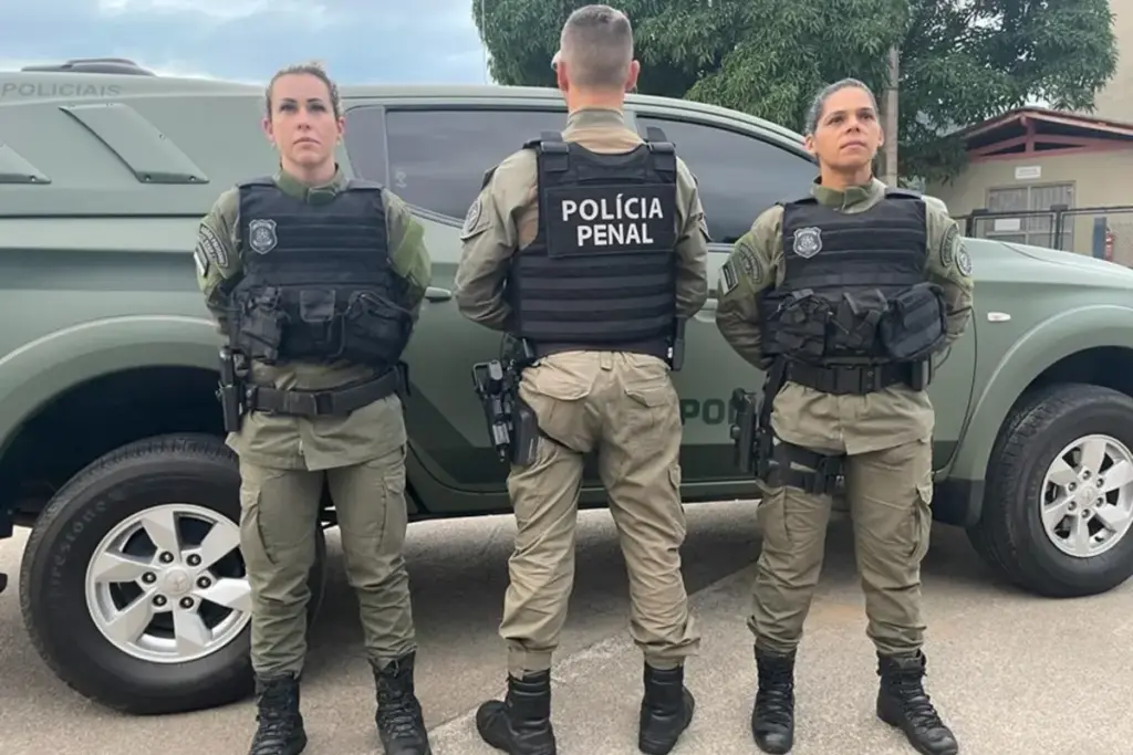 Três policiais penais do Espírito Santo e uma viatura