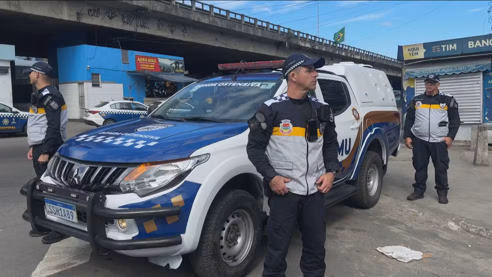 Uma viatura e guardas municipais de São Gonçalo-RJ